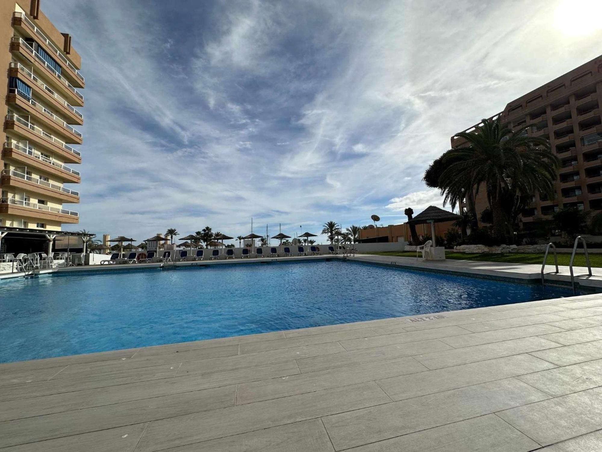 Estudio Pyr Privado Frente Al Puerto De Fuengirola Bagian luar foto